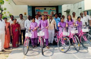 రోటరీ ఆధ్వర్యంలో సైకిళ్లు పంపిణీ