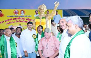 ఆలపాటి ఆధ్వర్యంలో ఎడ్ల బలప్రదర్శన