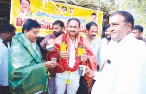 ఎంఎల్ఎ, ఛైర్మన్ కలిసే చలివేంద్రాలు ప్రారంభం