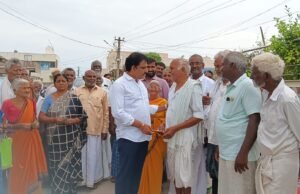 అభివృద్ధి సంక్షేమానికి ప్రాధాన్యం : ఏలూరి