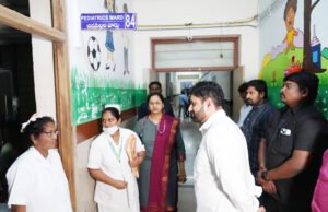 అర్ధరాత్రి ప్రభుత్వ ఆసుపత్రిలో ఎంపీ ఆకస్మిక తనిఖీ