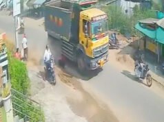 వైరల్ వీడియో (Viral Vedio) : మానవత్వం మంట గలిసింది