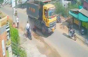 వైరల్ వీడియో (Viral Vedio) : మానవత్వం మంట గలిసింది