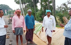 ధాన్యం వ్యాపారుల దోపిడి నుండి రైతులను రక్షించండి