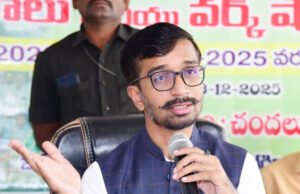 శనగలు కొనిపించండి సారు : కలెక్టర్ ఎదుట రైతులు ఆవేదన