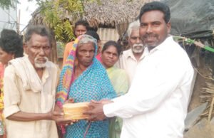 పేదలకు రోట్టెల పంపిణీ