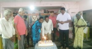 వృద్దాశ్రమంలో అన్నదానం