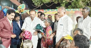 పేదలకు దుప్పట్లు పంపిణీ