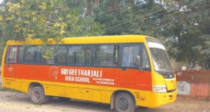 తెగిపడ్డ విద్యుత్తు తీగలు – త్రుటిలో తప్పిన పెను ప్రమాదం