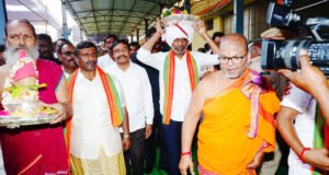 శ్రీ ప్రసన్నాంజనేయునికి మంత్రి గొట్టిపాటి పట్టు వస్త్రాలు సమర్పణ