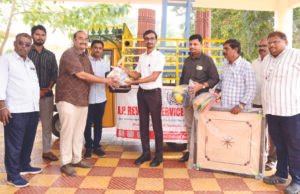 పేద విద్యార్థులకు చేయూత : కలెక్టర్ వి వినోద్కుమార్