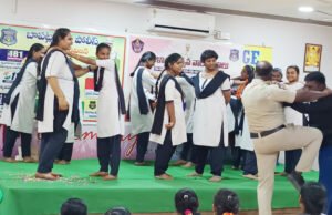 శ్రీగౌతమిలో విద్యార్ధినులకు ఆత్మరక్షణ విద్య శిక్షణ