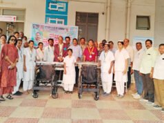 వైద్యశాలకు స్ట్రెచ్చర్స్ బహూకరణ