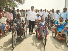 ఎలక్ట్రికల్ ట్రైసైకిళ్ళ పంపిణీ