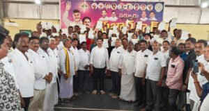 సిఎంఆర్ఎఫ్ చెక్కుల పంపిణీ