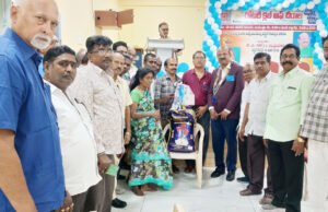 రొటరీ ఆధ్వర్యంలో నిత్యావసర సరుకులు పంపిణీ