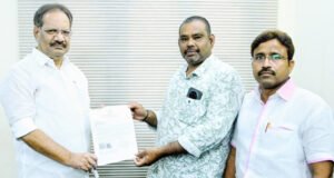 సిఎం సహాయనిధి చెక్కు అందజేత