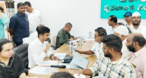 ఆటోనగర్లో వాస్తవ లబ్ధిదారులకు స్థలాలు ఇవ్వాలి