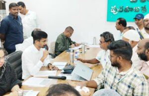 ఆటోనగర్లో వాస్తవ లబ్ధిదారులకు స్థలాలు ఇవ్వాలి