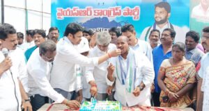 ఇఫ్తార్ విందుకు హాజరైన ‘కరణం’