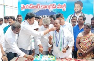 ఇఫ్తార్ విందుకు హాజరైన ‘కరణం’