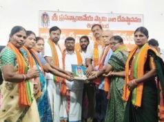 రూ.లక్షపైన విరాళం ఇచ్చిన దాతలకు గుర్తింపు కార్డులు పంపిణీ