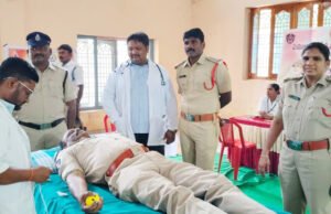 డిఎస్పి మొయిన్ రక్తదానం