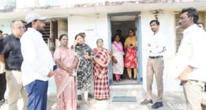 విద్య భవన్కు స్థలం పరిశీలించిన కలెక్టర్ వినోద్కుమార్