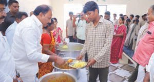 మద్యాహ్న భోజనం పరిశీలన