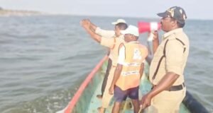 తీరంలో పర్యాటకుల సందడి