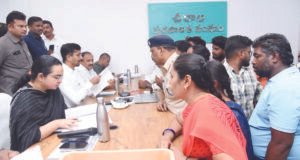 గడువులోగా వినతులు పరిష్కరించాలి