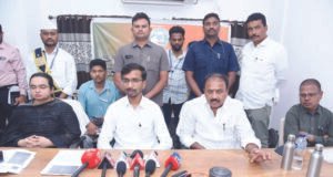 రెవిన్యూ అధికారులు సమయ స్పూర్తితో పని చేయాలి : కలెక్టర్ డాక్టర్ వి వినోద్కుమార్