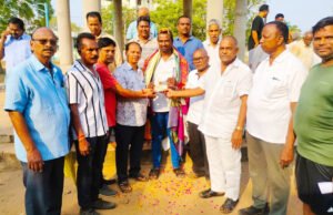 ఆర్యవైశ్య కళ్యాణ మండపానికి రూ.లక్ష విరాళం