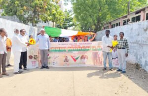 జాతీయ జెండాతో శ్రీగౌతమి విద్యార్ధుల ర్యాలీ