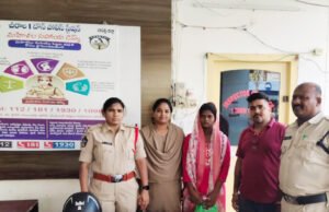 బాలికను కుటుంబ సభ్యుల చెంతకు చేర్చిన శక్తి టీం