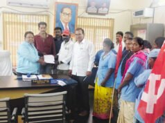 కార్మికులకు జీతం, పనిముట్లు తక్షణమే ఇవ్వాలి