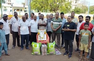 ఎన్టిఆర్ జయంతి సందర్బంగా వృద్దాశ్రమానికి సరుకులు పంపిణి