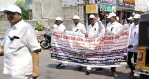 చీరాలలో మెడికల్ షాపులు బంద్
