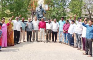 విఆర్ఎస్ అండ్ వైఆర్ఎన్ కళాశాల అధ్యాపకుల నిరసన