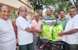 వృద్దాశ్రమానికి వాకర్స్ అసోసియేషన్ బియ్యం బహుకరణ